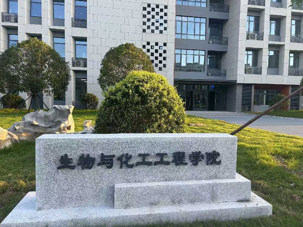 松岭区扬州职业大学体育场高杆灯项目